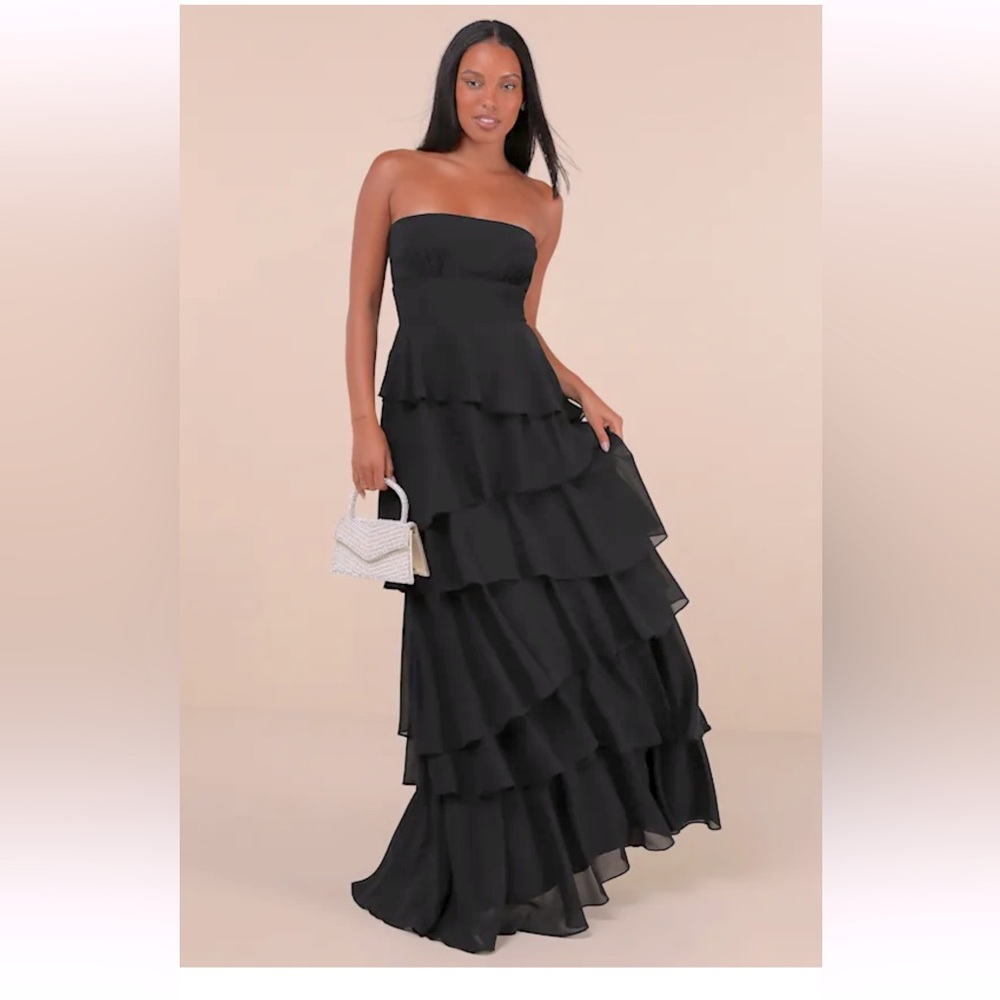 Lulus gorgeous tiered formal dress.  Never worn. New